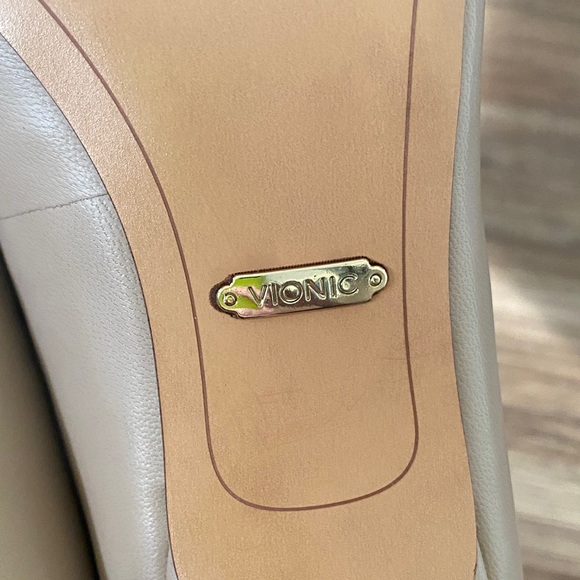 NEW! VIONIC WOMEN'S JOSIE kitten heel pumps. Size 10 - Picture 7 of 7